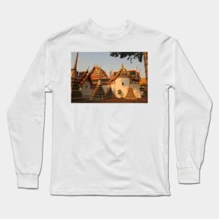 A group of small stupa at Phra Chedi Rai in Wat Pho temple complex, Bangkok H Long Sleeve T-Shirt